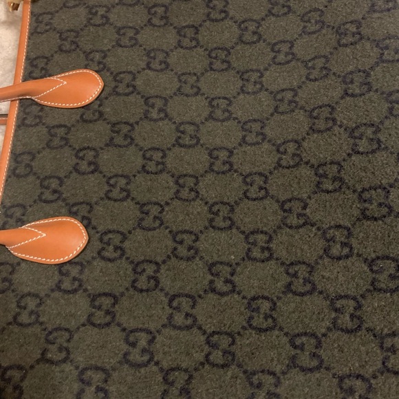 Gucci Tote-Discontinued! - Picture 13 of 14